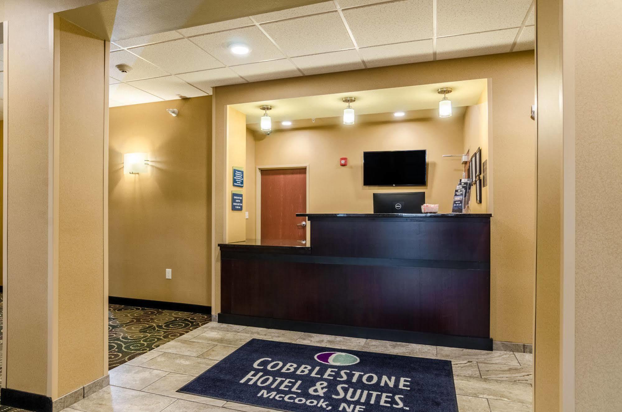 Cobblestone Hotel & Suites - Маккук Екстериор снимка