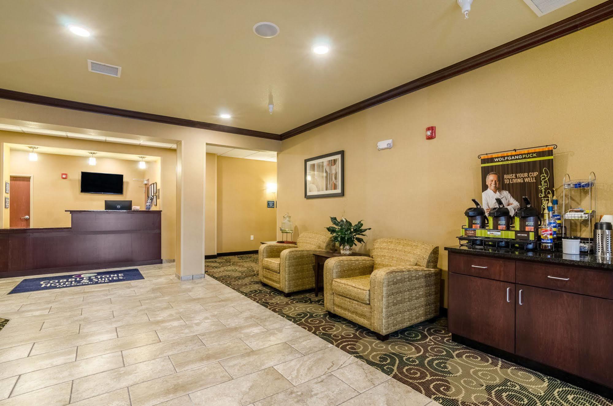 Cobblestone Hotel & Suites - Маккук Екстериор снимка